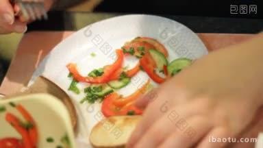 女子吃新鲜西红柿和黄瓜做成的沙拉